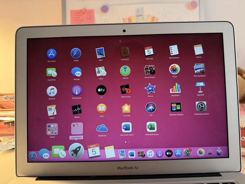 Macbook air 13 model 2017 achizitionat in 2020