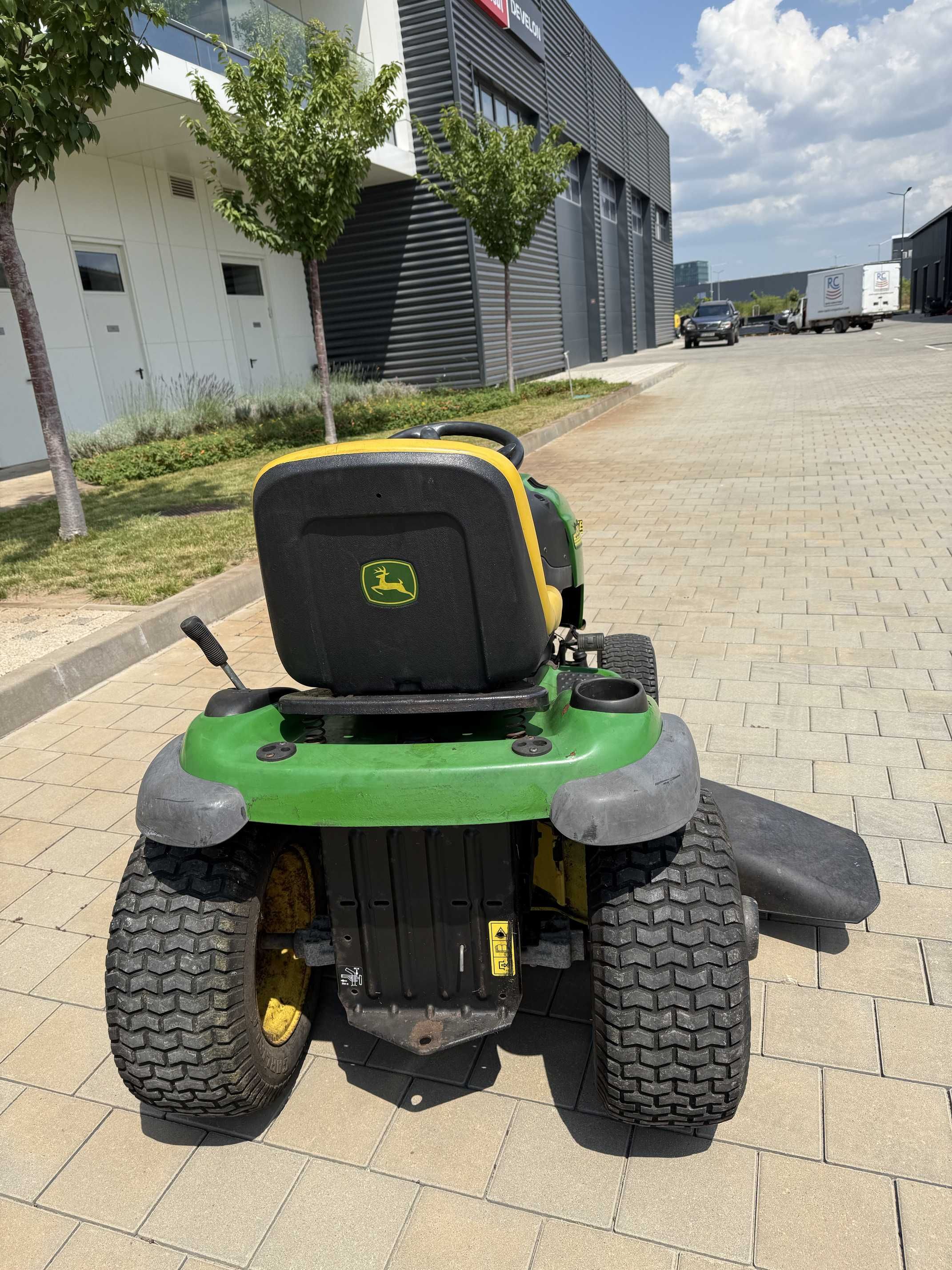 Тракторна косачка John Deere L120B