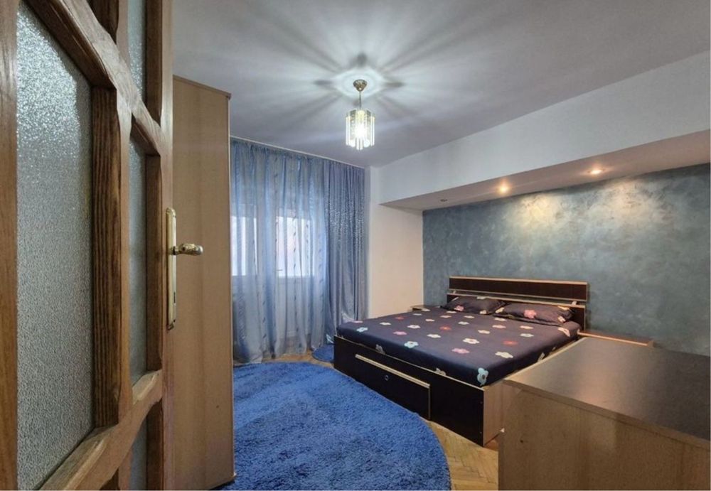 Inchiriez apartament cu 3 camere ultracentral