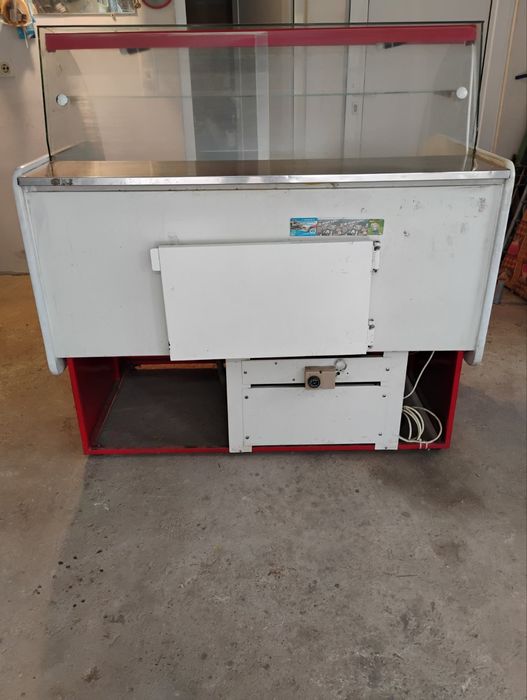 Хладилна витрина