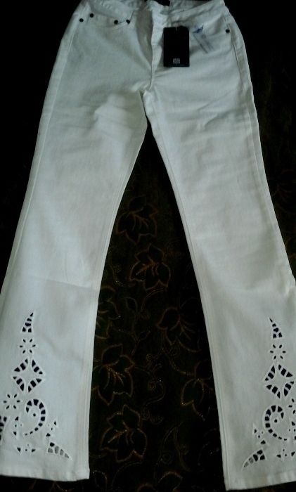 джинсы "аризона" оригинал, новые, белые с вышивкой, 46 размер