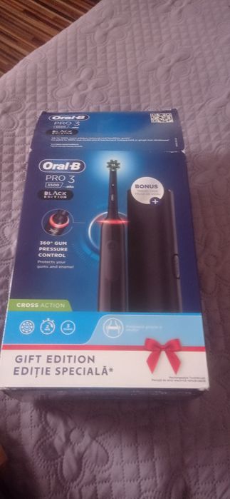 Vând Periuță Oral B Pro3 Black 3500