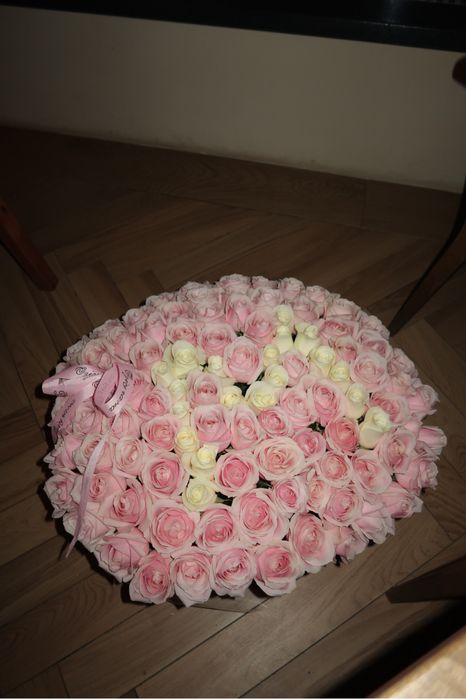 крупный букет роз, Состояние: свежие, 10000%, букет совершенно новый,б