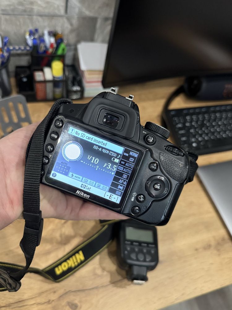 Nikon d3200 с обектив 18-140 и 50mm и светкавица