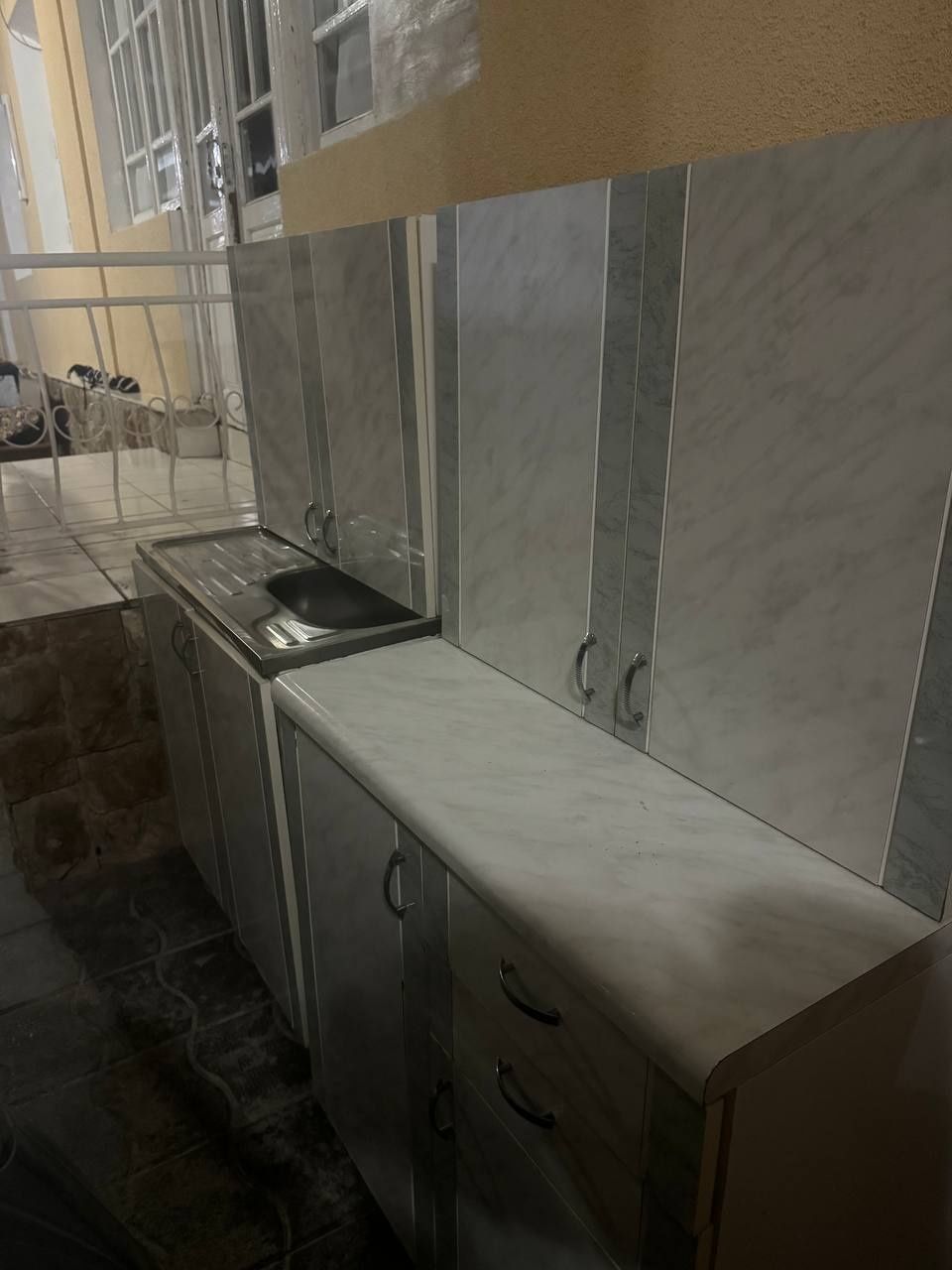 Oshxona mebeli yangidek