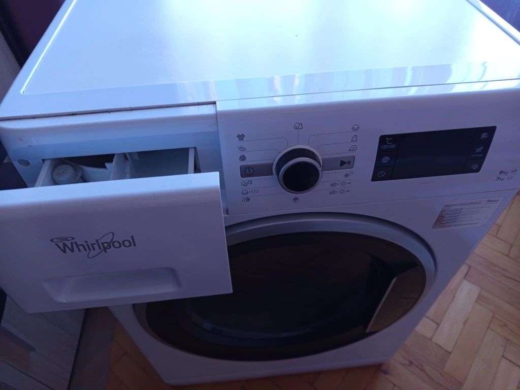 Пералня със сушилня Whirlpool