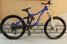 Bicicleta mtb downhill Kona