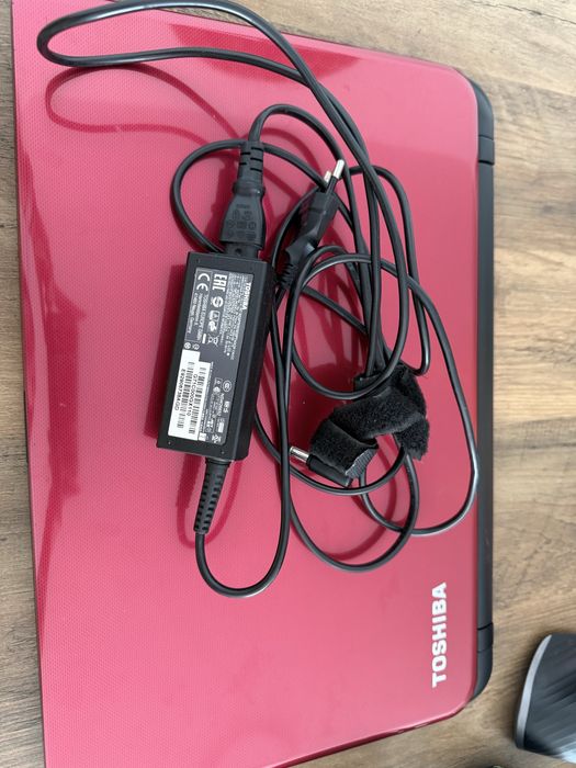 Laptop Toshiba Satellite L50-B-CK – intel inside , 4GB RAM.