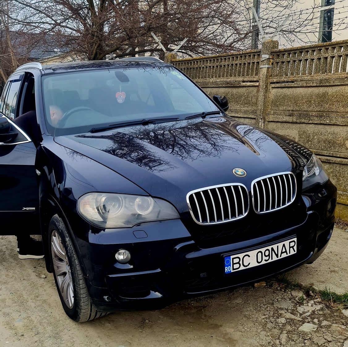 Vand BMW E70! Motor 3.0 235 cp! VOLAN DREAPTA