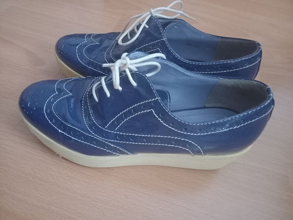 Pantofi din lac de piele 37