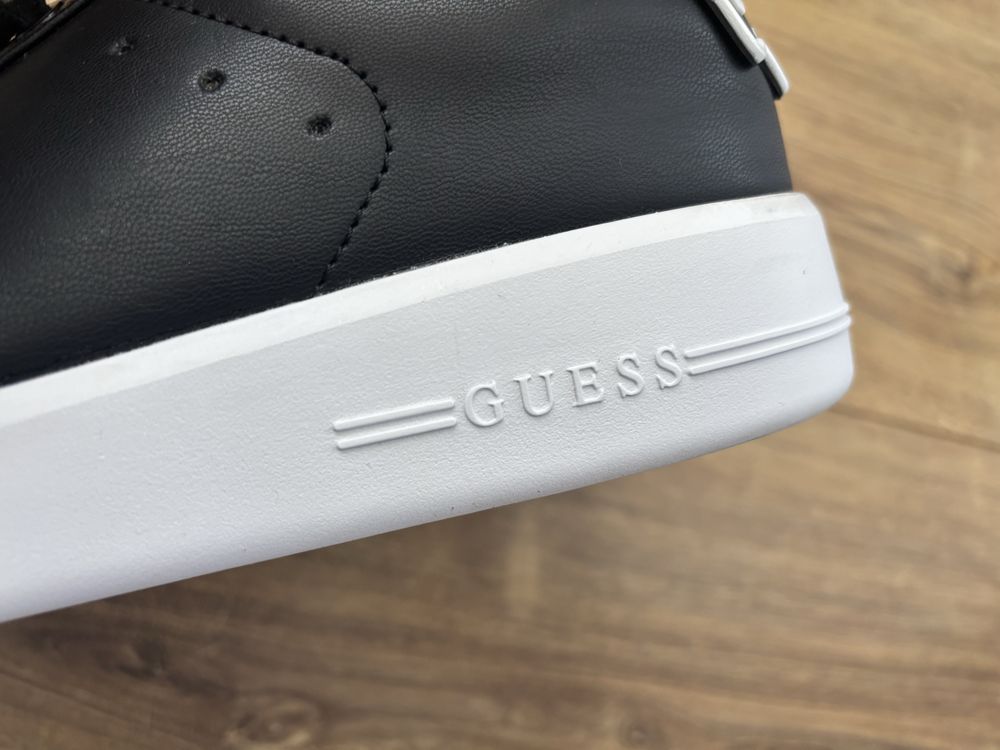 Дамски сникърси ,,Guess’’