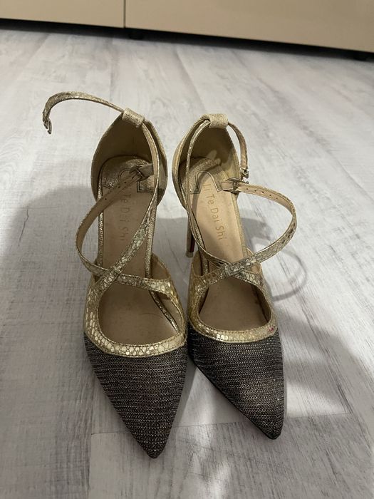 Vand pantofi    Stileto mai multe modele