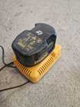 Set incarcator si baterie DEWALT 50 ron