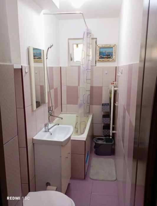 Închiriez apartament 2 camere-centrală nouă