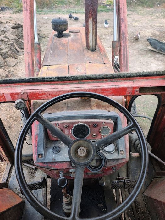 Vind tractor U650 cu încărcător