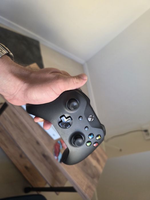 Xbox One S, Fifa 2020 si 2 controlere