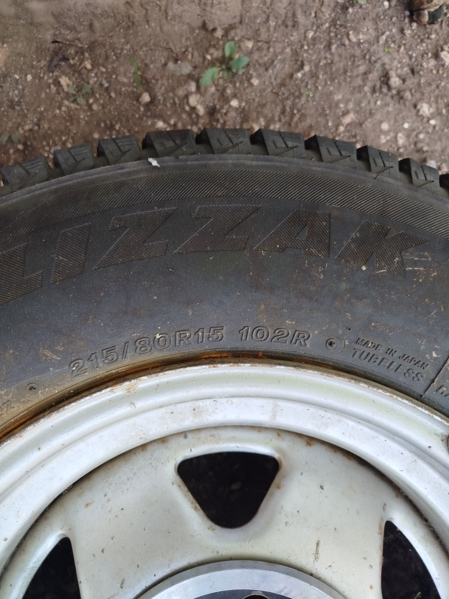 Продавам 4 бр гуми Bridgestone с джанти