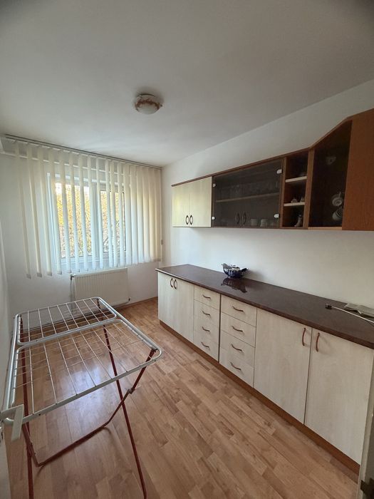 Inchiriez apartament 3 camere