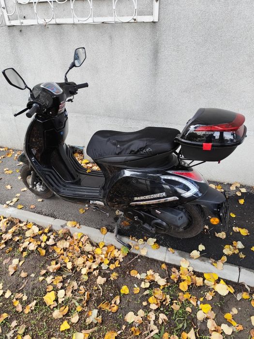 Scuter motor benzina, 49cc, model Barceloneta