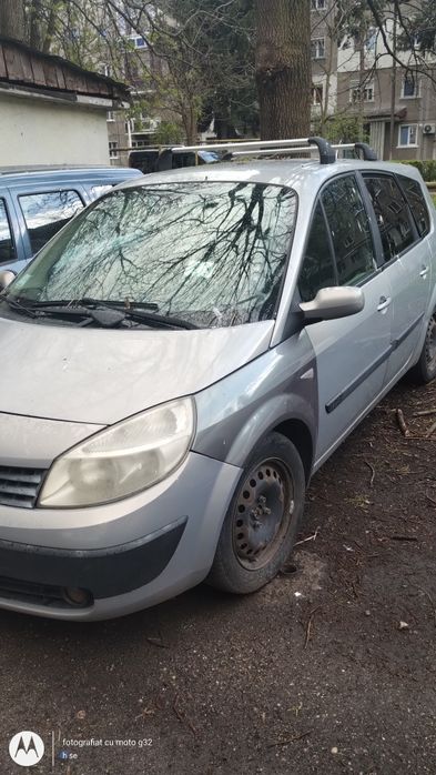 Renault grand scenic.