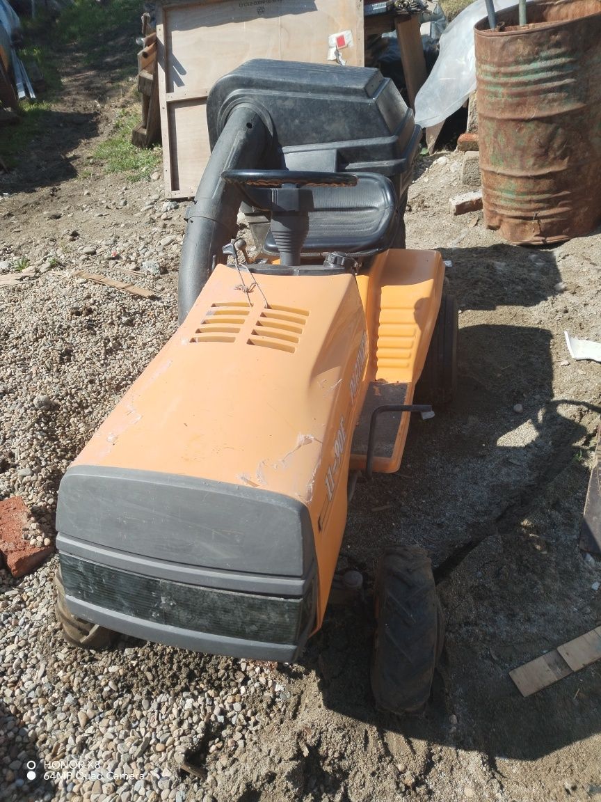 Tractoras gazon partener husqvarna 11 cp