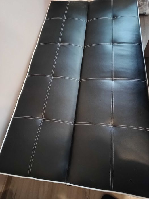 Диван и холна маса