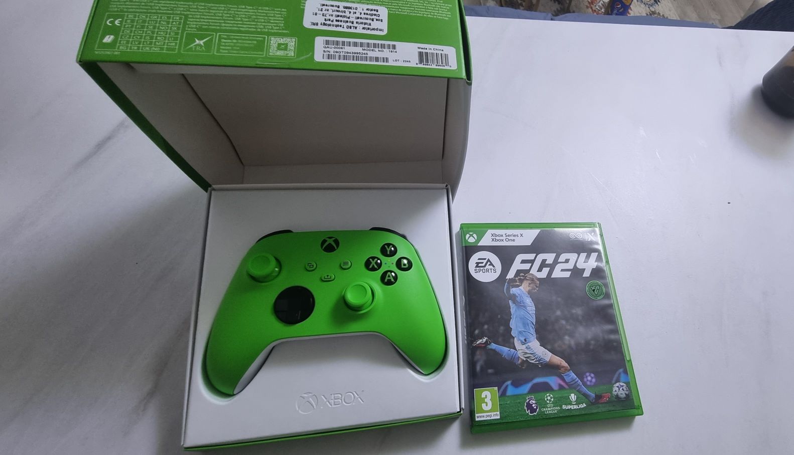 Controller Xbox și Joc FC24