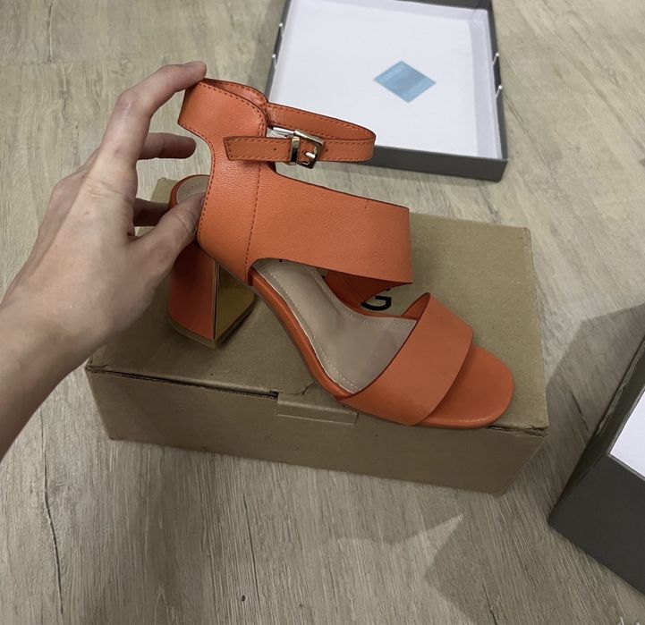 Босоножки новые