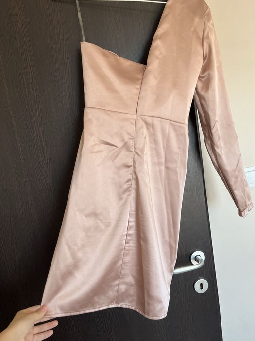 Празнична бежова рокля