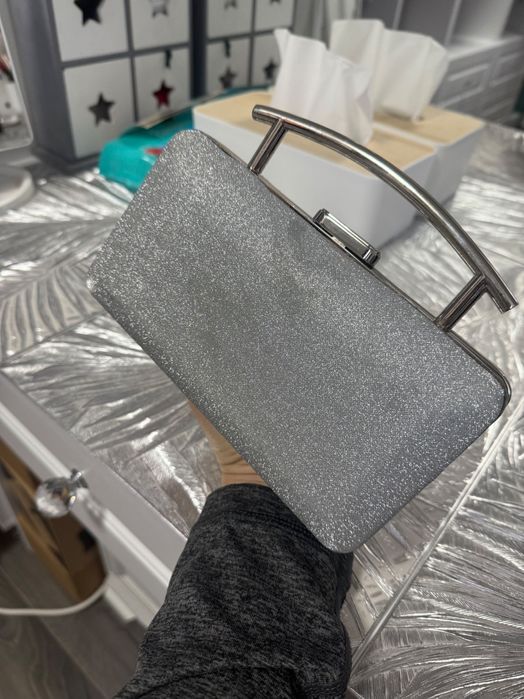 Geanta argintie de eveniment