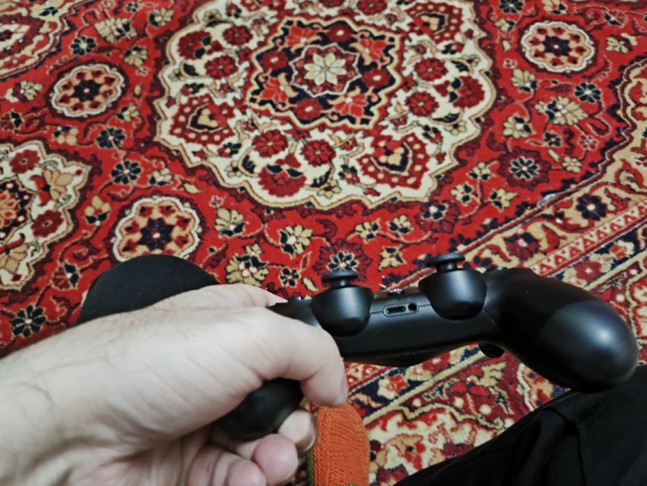 Продам PS4 геймпад (джойстик)