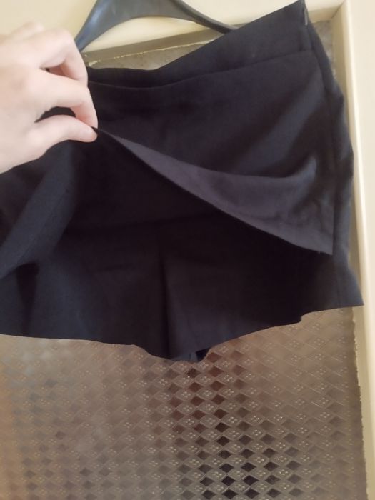 Пола панталон черна