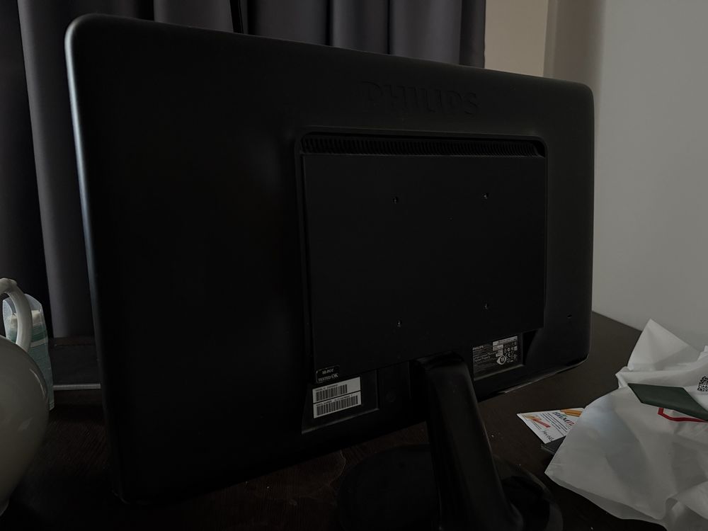 Монитор Philips 75gHz с проводом