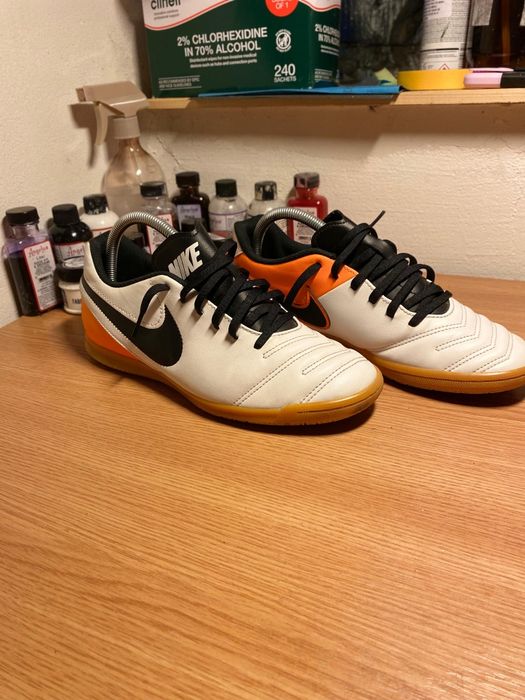 Adidasi fotbal Nike Tiempo