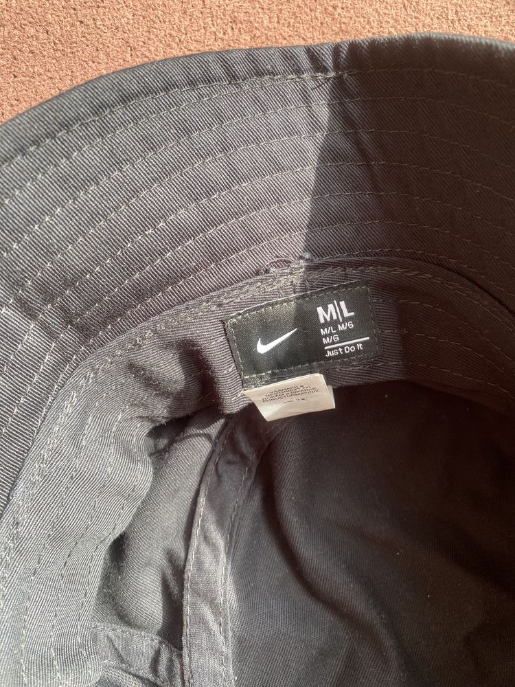 Шапки идиотки - Nike , Calvin Klein