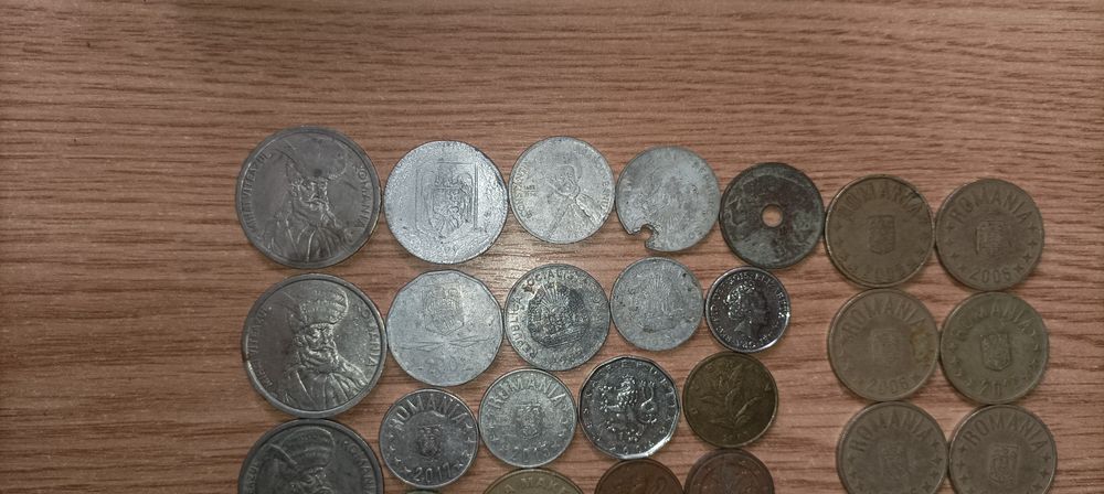 Vind monede diferite