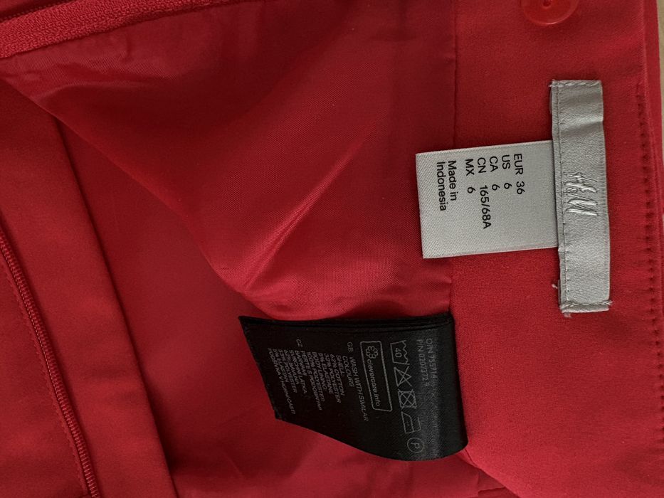 2 Дамски поли H&M за 10лв общо в червено и бордо