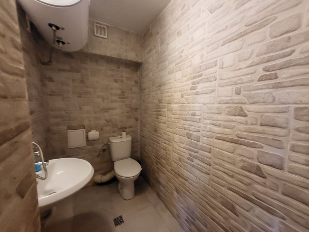 Дава се под наем Едностаен апартамент в София, Център - 28 кв.м за 209.61 € - Снимка #5