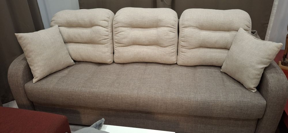 Продам новый диван раскладной. Покупала в армаде