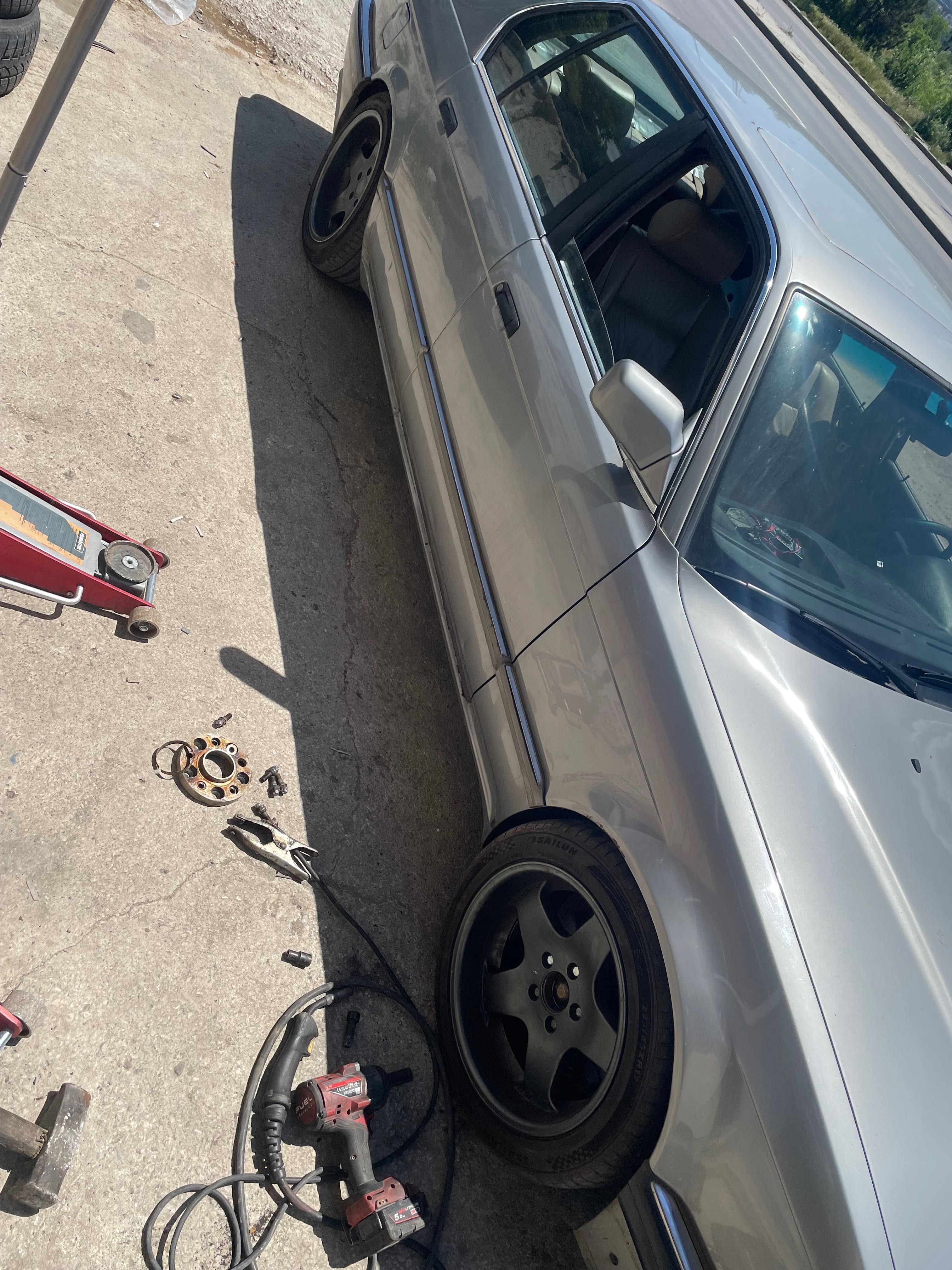 BMW E32 750i V12