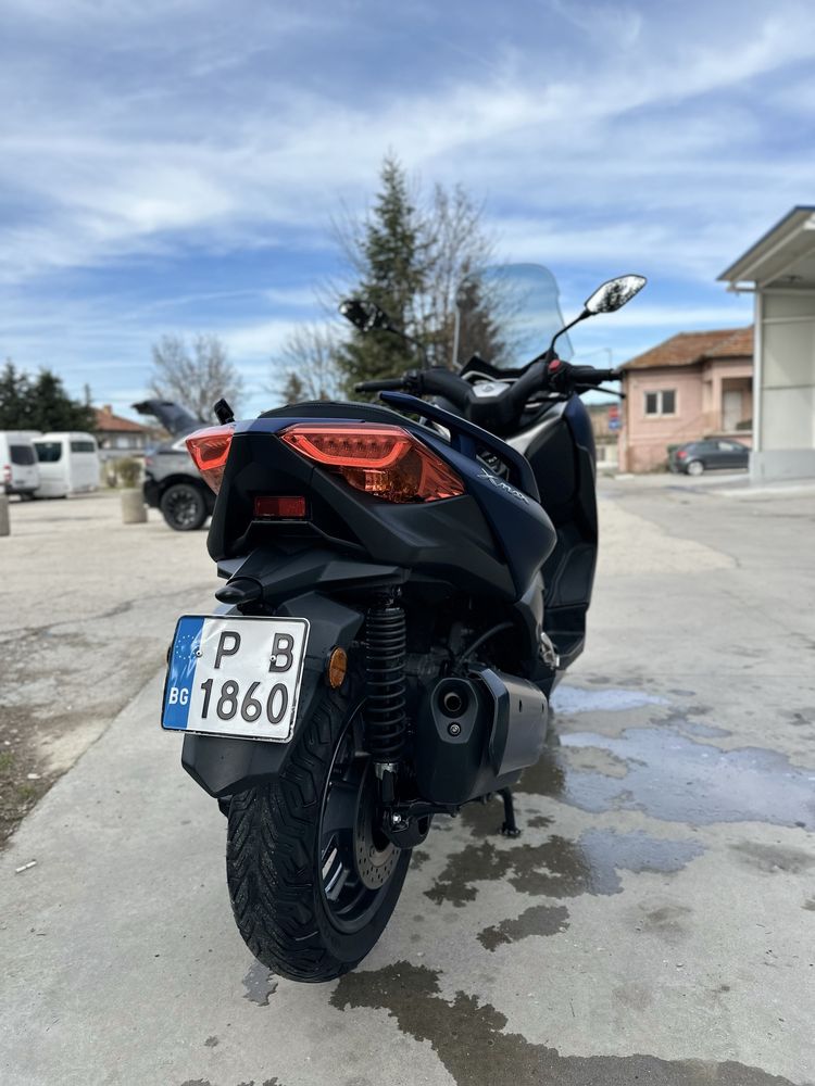 Продавам Yamaha Xmax 300