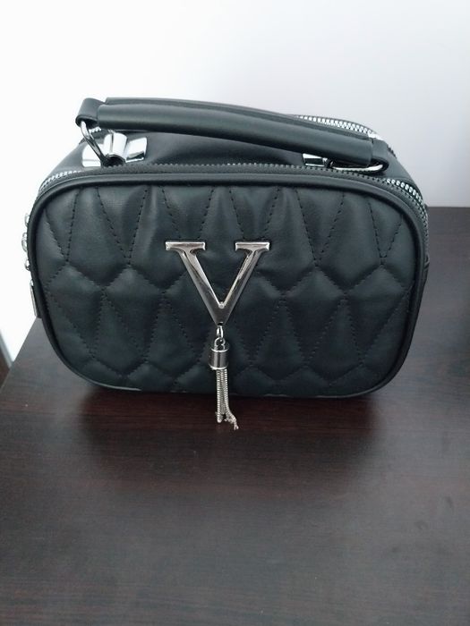 Малка черна чанта