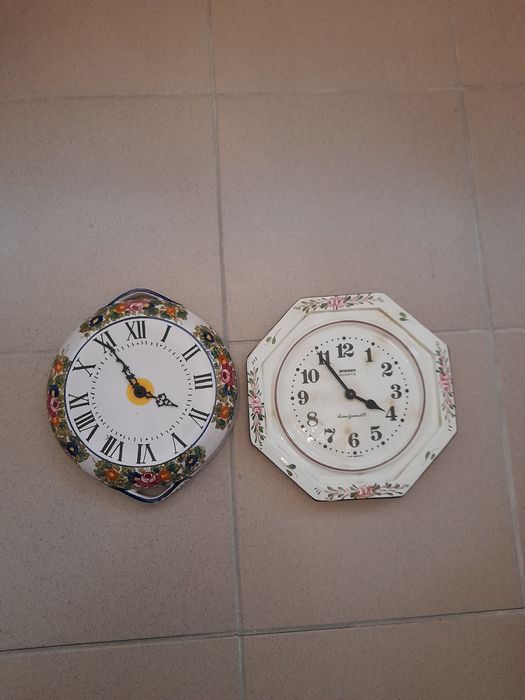Doua ceasuri perete bucătărie quartz