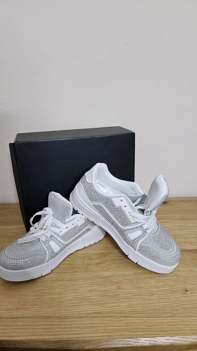 Кецове Louis Vuitton бели с камъни