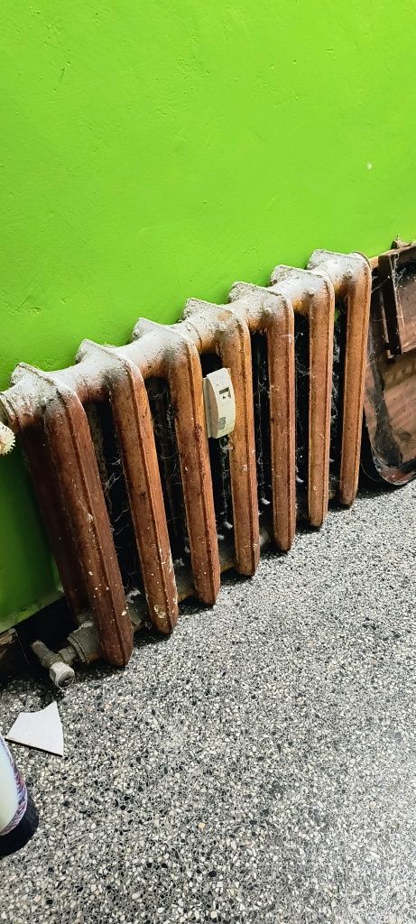 Продавам радиатор от централно парно 7 ребра чугун-20 лв