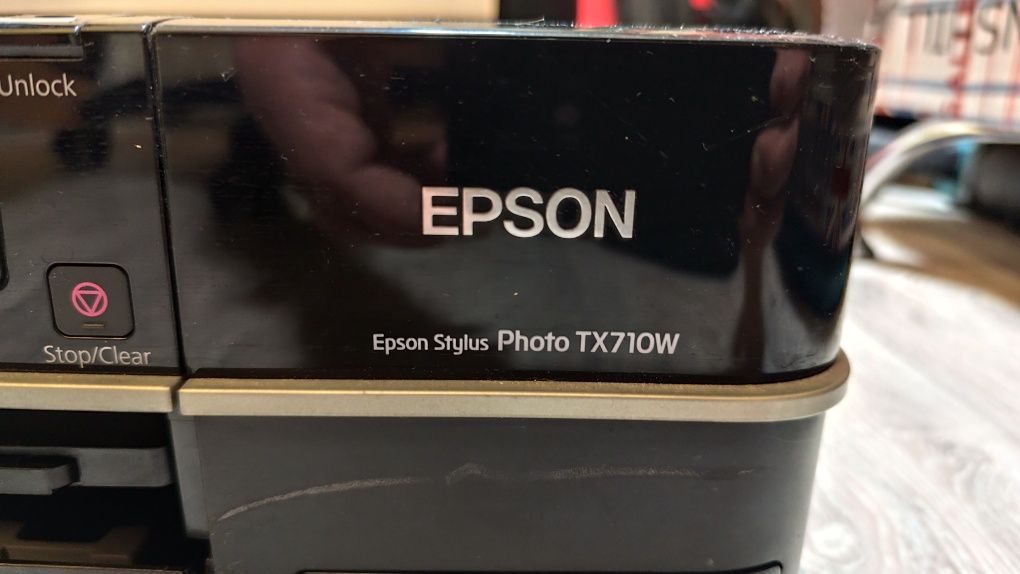 Продам МФУ Epson. Требуется чистка печатной головки.
