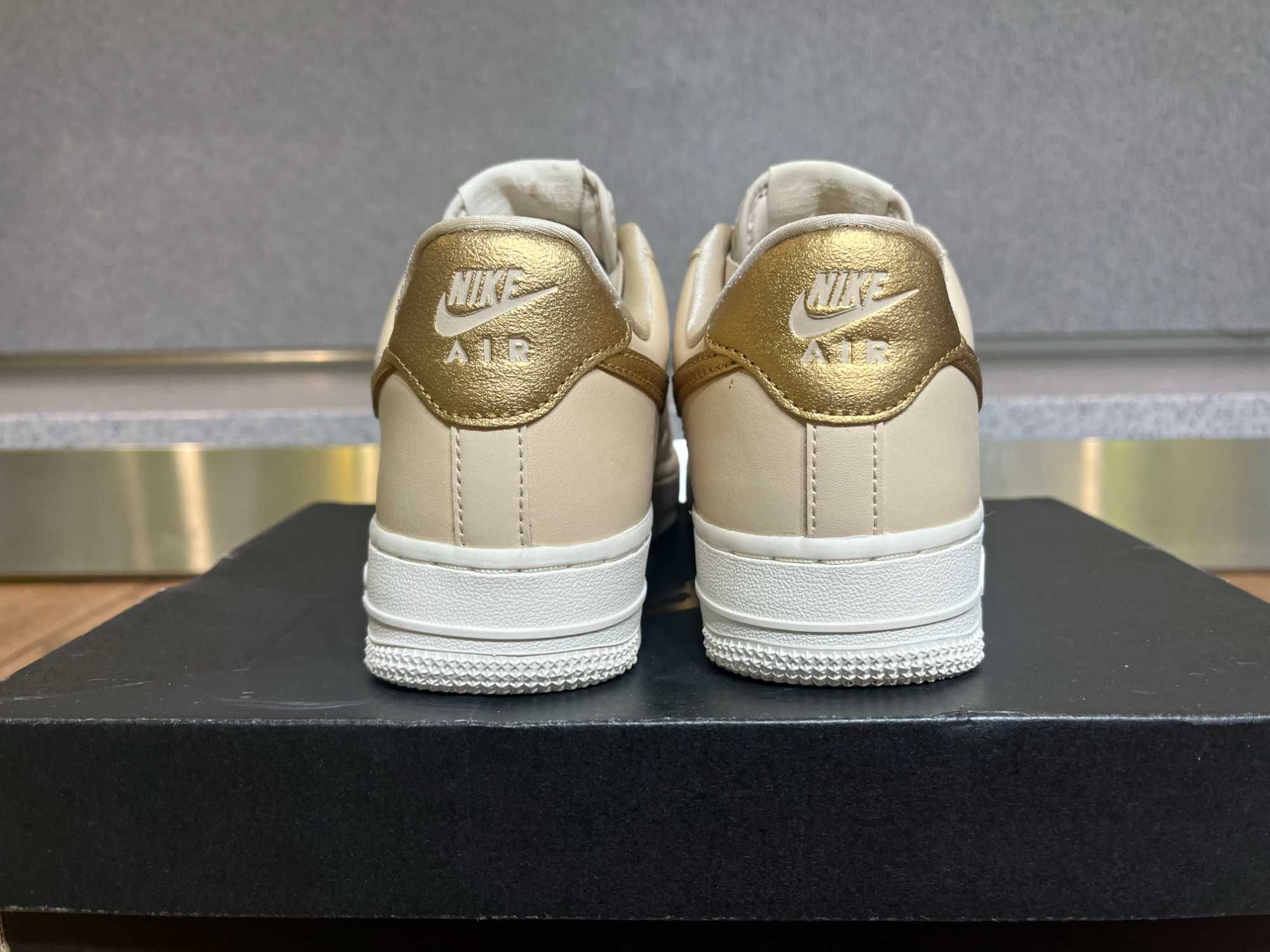 ОРИГИНАЛНИ *** Nike Air Force 1 Low '07 Sanddrift Metallic Gold