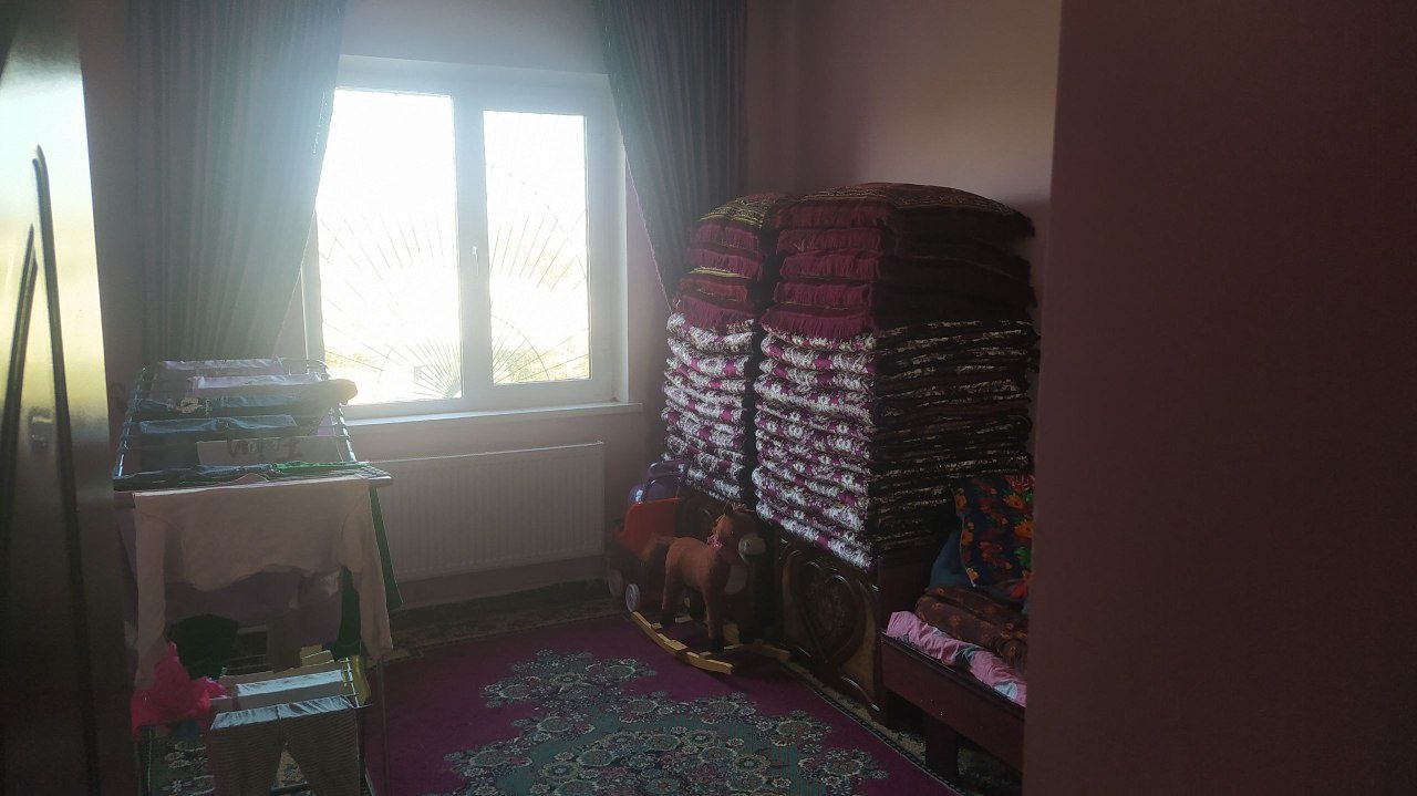 Dom yangiyo'l shaxar baxt mfy
3 xonali 1 - etaj 80 m² atapleni
