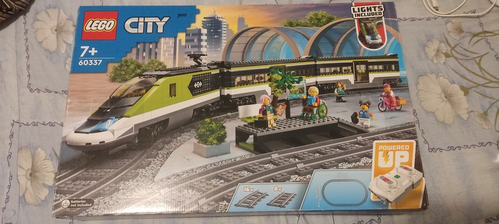 LEGO® City - Tren expres de pasageri 60337