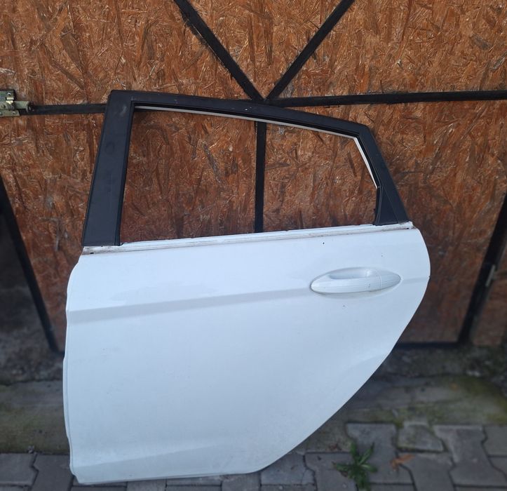 Vând usa spate stânga ford fiesta mk7 facelift